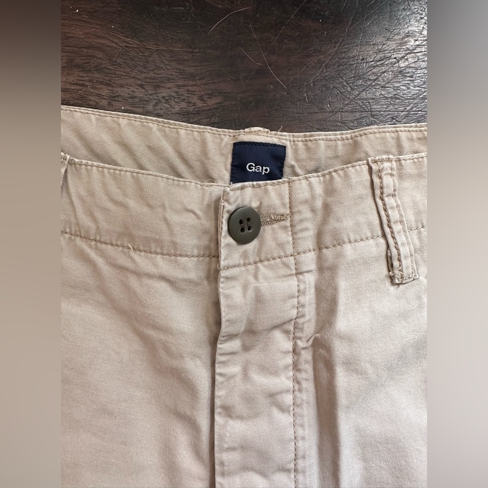 Gap Raw Edge Khaki Shorts - Picture 3 of 6